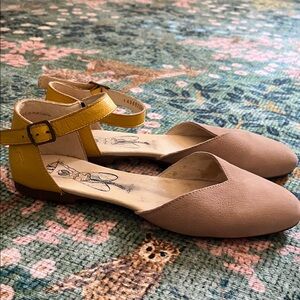 Fly London Women's Flats size 39 / us 8.5